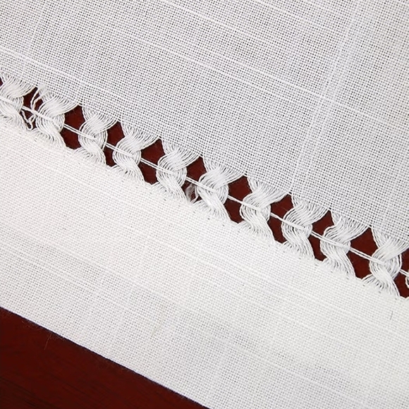 💚 2/$12 or 3/$17 NEW Elegant White Table Runner - Picture 2 of 4